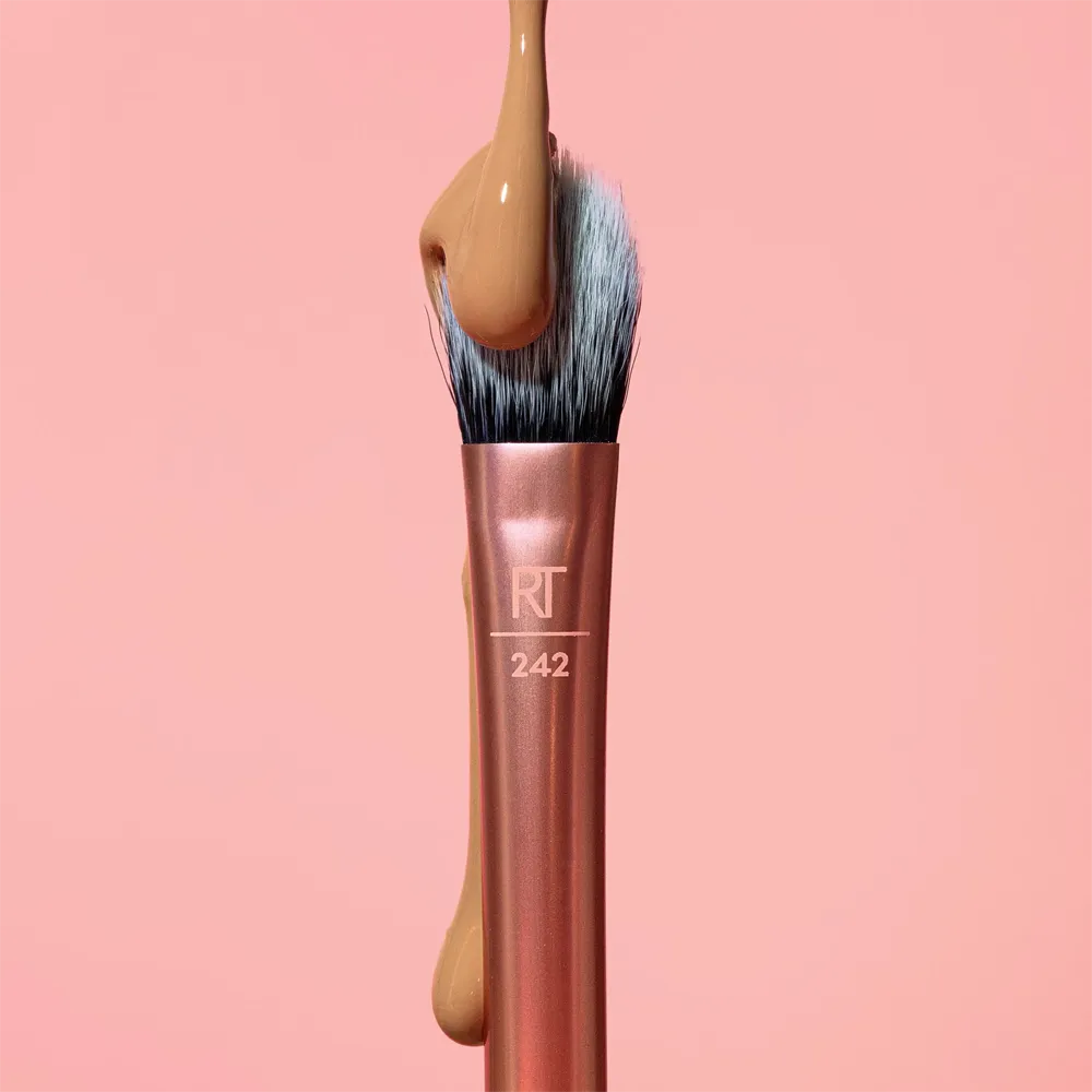 Real Techniques Brightening Concealer Makeup Brush thumbnail 3