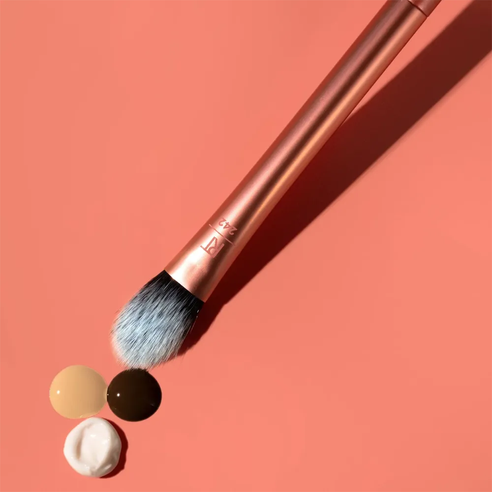 Real Techniques Brightening Concealer Makeup Brush thumbnail 4