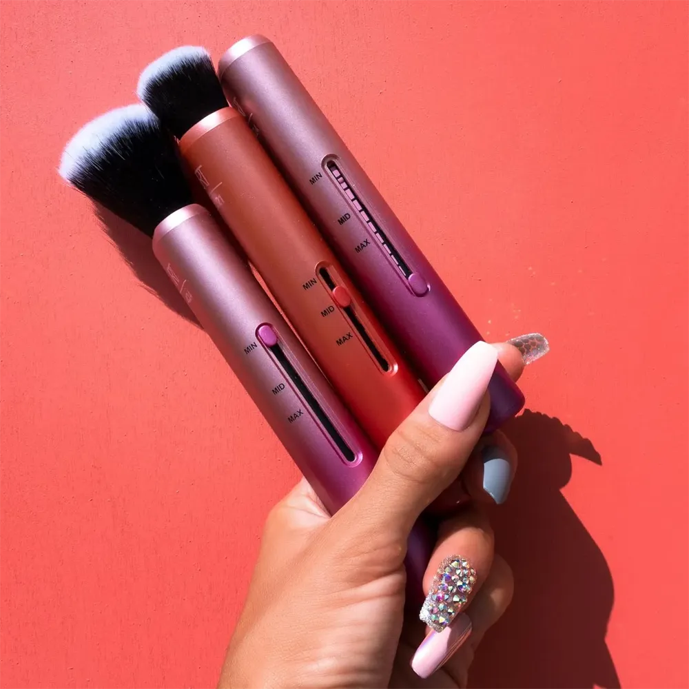 Real Techniques Slide Blush Makeup Brush thumbnail 11