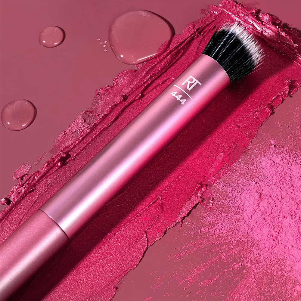 Real Techniques Filtered Cheek Makeup Brush thumbnail 2