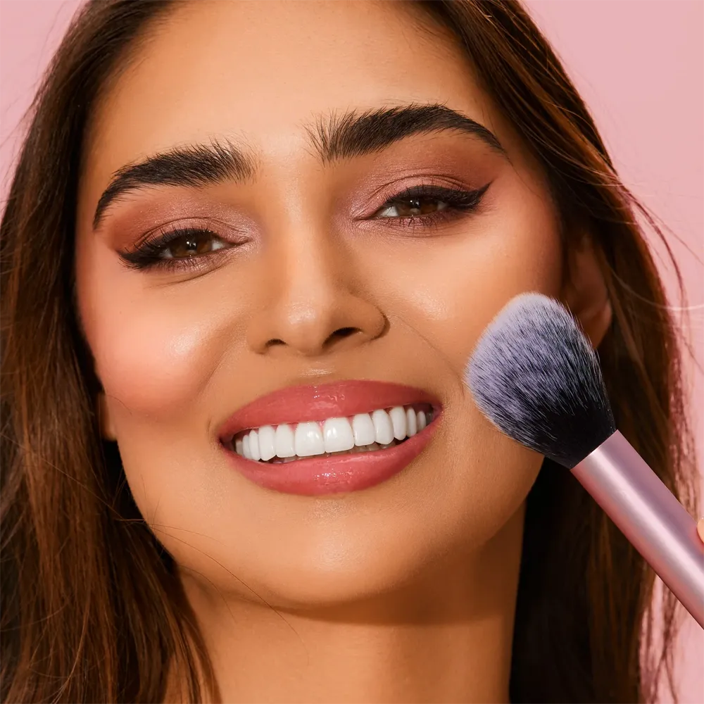 Real Techniques Ultra Plush Blush Makeup Brush thumbnail 6