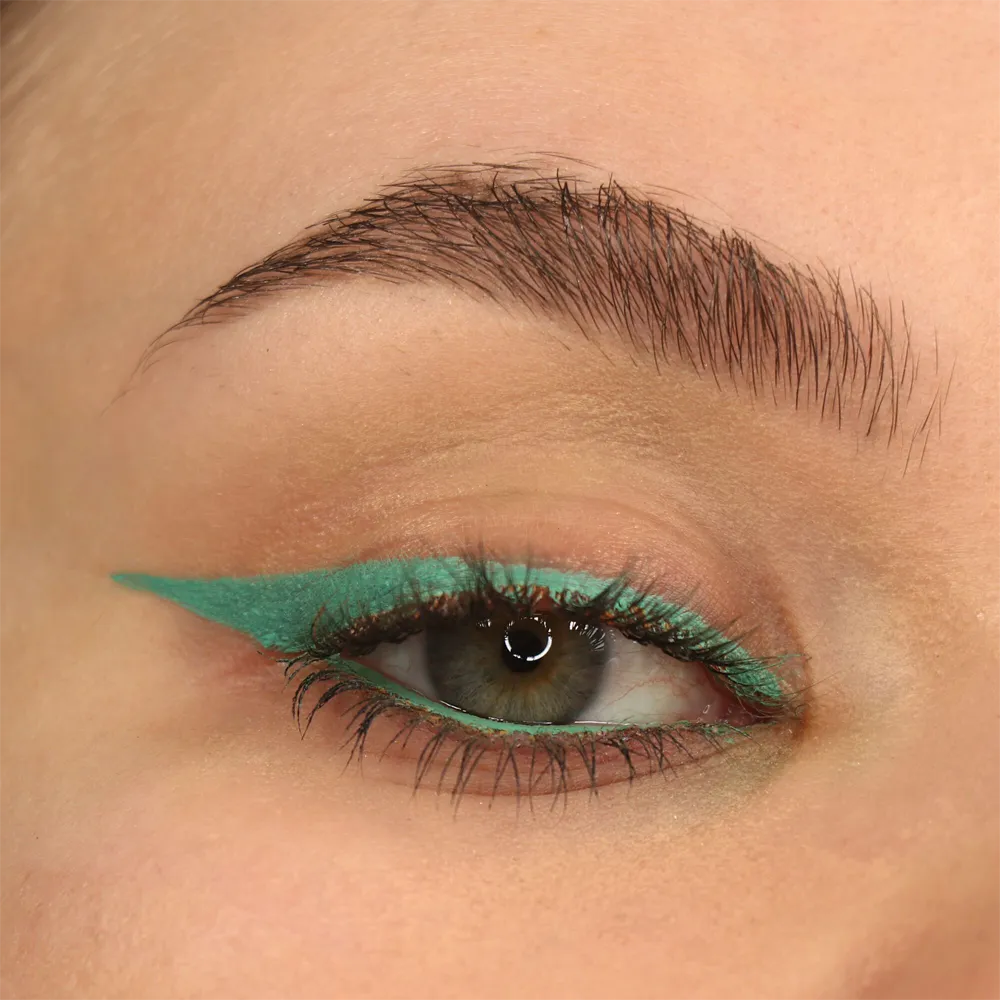 Makeup Revolution Streamline Waterline Eyeliner Pencil
  - Teal thumbnail 4