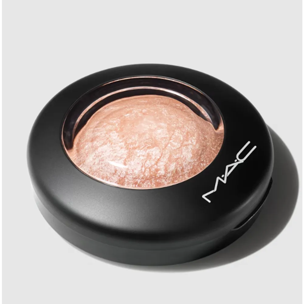 M.A.C Mineralize Skinfinish Highlighter - Soft & Gentle thumbnail 3