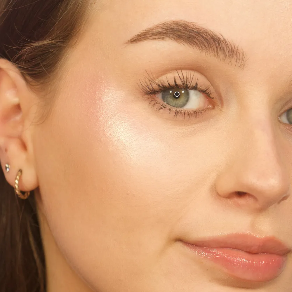 Makeup Revolution Beam Bright Highlighter
  - Pink Seduction thumbnail 4