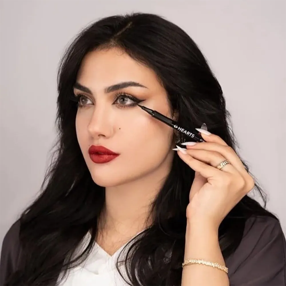 Hearts Liquid Eyeliner - 01 Black thumbnail 4