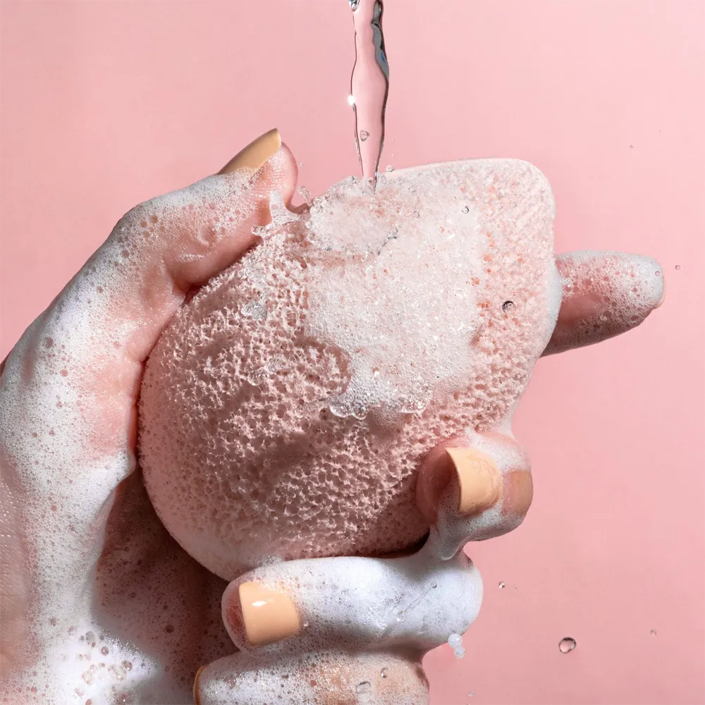 Real Techniques Miracle Cleanse Sponge 01486 thumbnail 5