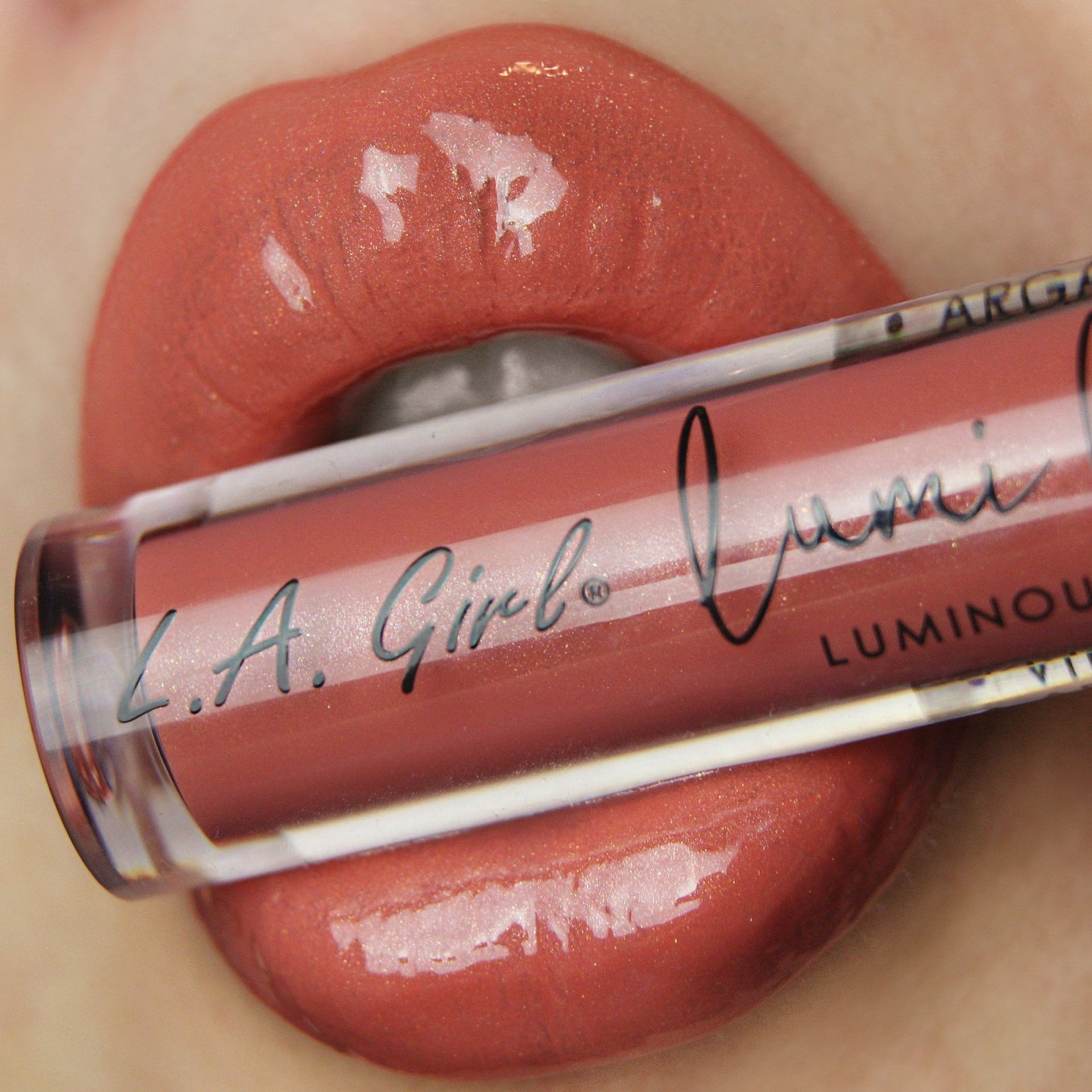 L.A.Girl Lumilicious Lipgloss - GLG945 Pillow Talk thumbnail 2