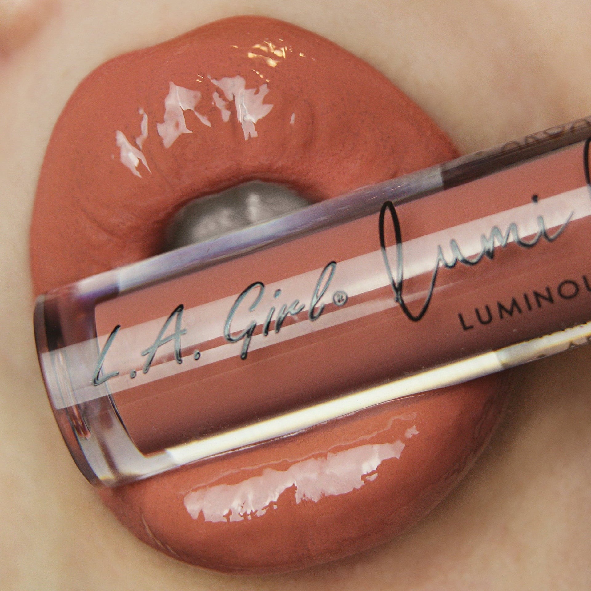 L.A.Girl Lumilicious Lipgloss - GLG946 DM Me thumbnail 2