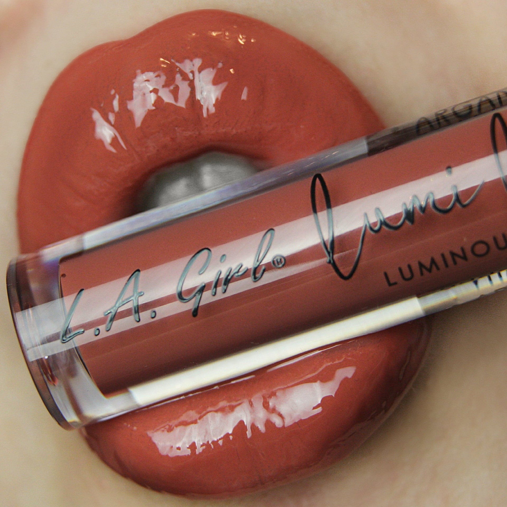 L.A.Girl Lumilicious Lipgloss - GLG947 Baddie thumbnail 2