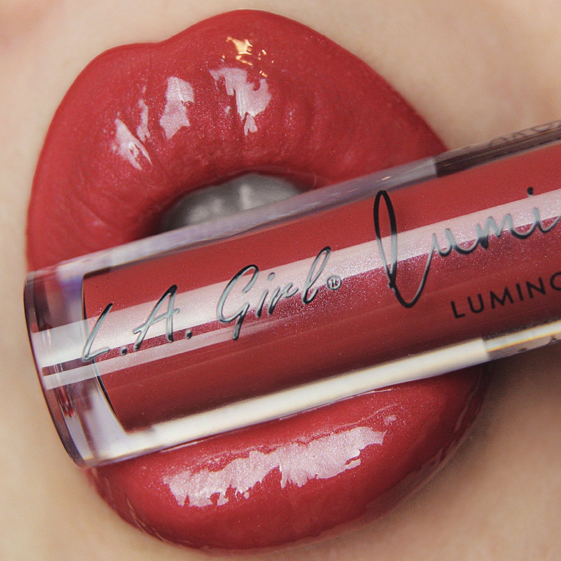 L.A.Girl Lumilicious Lipgloss - GLG948 Kiss thumbnail 2