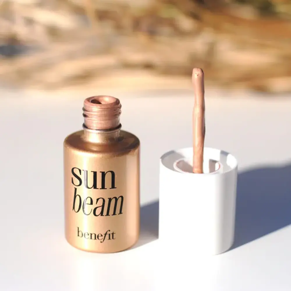 Benefit Sun Beam Complexion Highlighter - Golden Bronze thumbnail 2