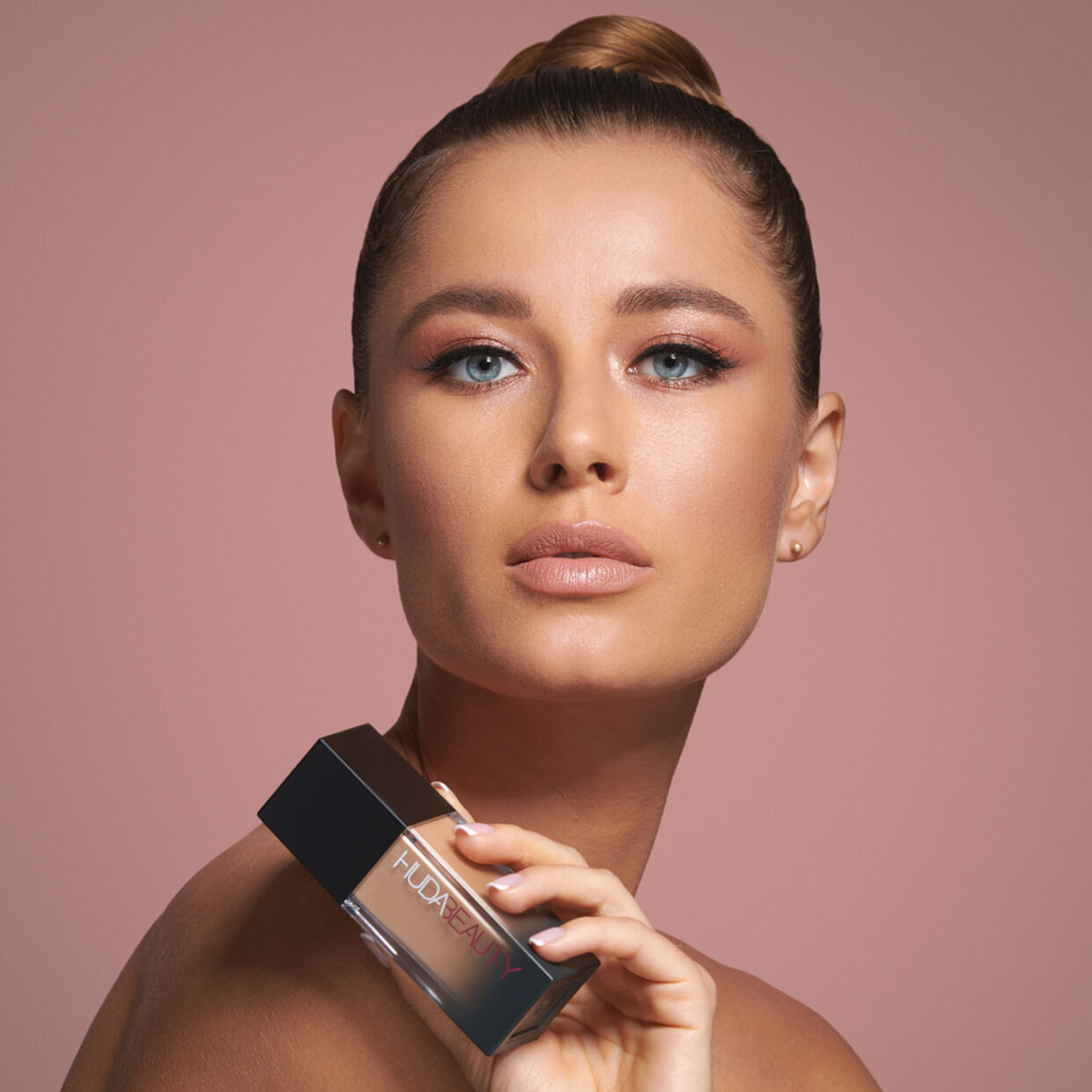 Huda Beauty #FauxFilter Luminous Matte Foundation - Latte 300N thumbnail 2