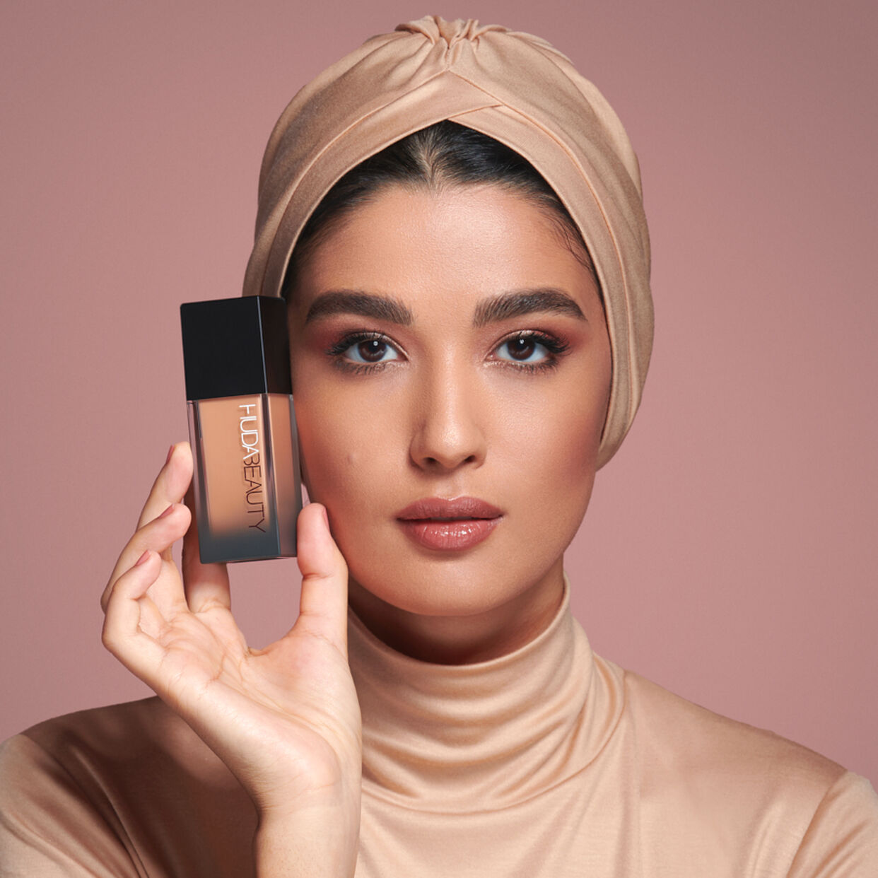 Huda Beauty #FauxFilter Luminous Matte Foundation - Shortcake 315B thumbnail 2