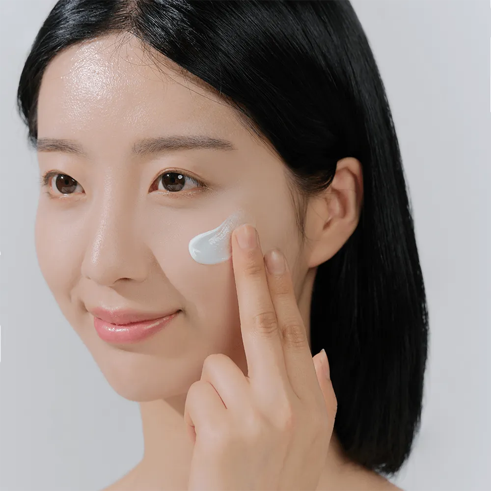 SKIN1004 Madagascar Centella Hyalu-Cica Water-Fit Sun Serum SPF 50+ Pa++++ - 100ml thumbnail 4